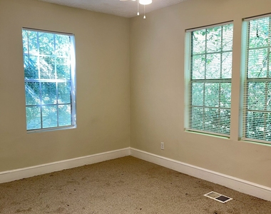 1088 Forrest Boulevard - Photo Thumbnail 5