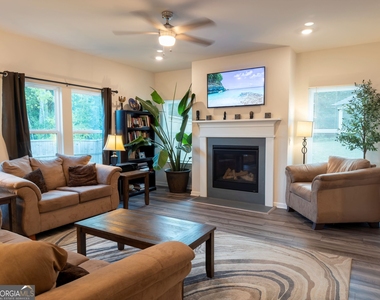 6960 Newcastle Court - Photo Thumbnail 7