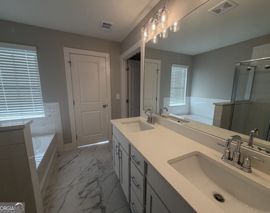 2486 Honey Way - Photo Thumbnail 21
