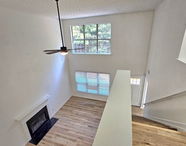 1308 Gates Circle - Photo Thumbnail 17