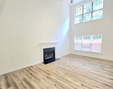 1308 Gates Circle - Photo Thumbnail 11
