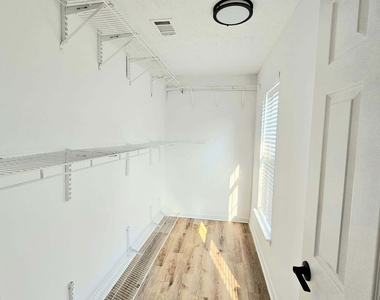 1308 Gates Circle - Photo Thumbnail 27