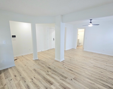 1308 Gates Circle - Photo Thumbnail 3
