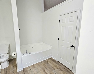 1308 Gates Circle - Photo Thumbnail 32