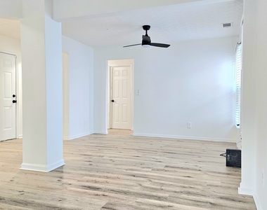 1308 Gates Circle - Photo Thumbnail 4