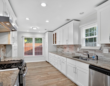 1308 Gates Circle - Photo Thumbnail 6