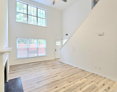1308 Gates Circle - Photo Thumbnail 12