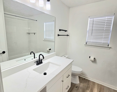 1308 Gates Circle - Photo Thumbnail 21