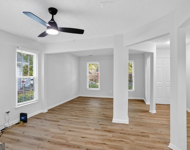 1308 Gates Circle - Photo Thumbnail 2