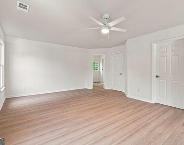 2280 Orleans Avenue - Photo Thumbnail 25