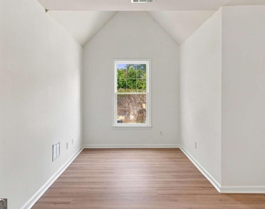 2280 Orleans Avenue - Photo Thumbnail 27