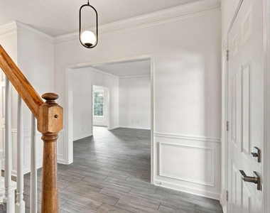 2280 Orleans Avenue - Photo Thumbnail 3