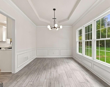 2280 Orleans Avenue - Photo Thumbnail 7