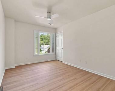 2280 Orleans Avenue - Photo Thumbnail 34