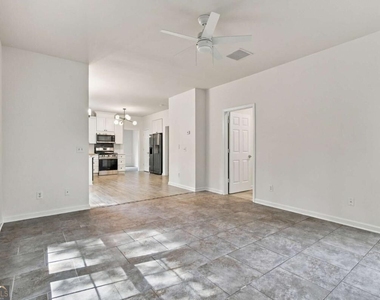 2280 Orleans Avenue - Photo Thumbnail 20