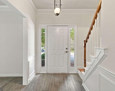 2280 Orleans Avenue - Photo Thumbnail 4