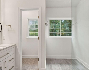 2280 Orleans Avenue - Photo Thumbnail 33