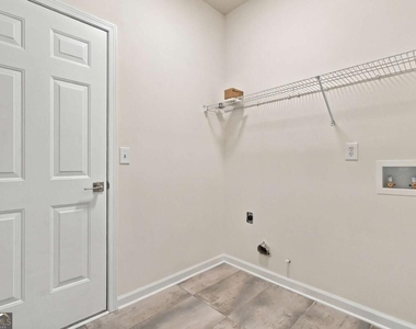 2280 Orleans Avenue - Photo Thumbnail 22