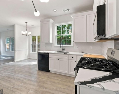 2280 Orleans Avenue - Photo Thumbnail 14