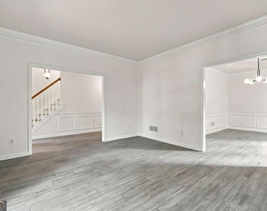 2280 Orleans Avenue - Photo Thumbnail 6