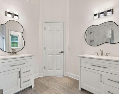 2280 Orleans Avenue - Photo Thumbnail 32