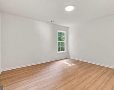 2280 Orleans Avenue - Photo Thumbnail 38