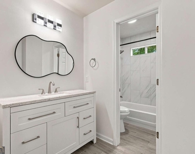 2280 Orleans Avenue - Photo Thumbnail 35