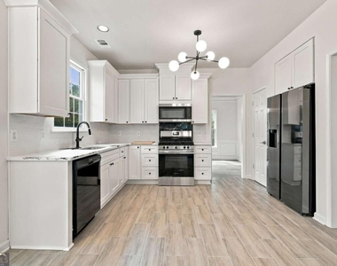 2280 Orleans Avenue - Photo Thumbnail 9