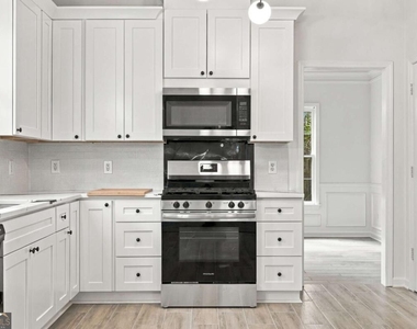 2280 Orleans Avenue - Photo Thumbnail 10