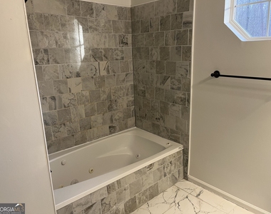 507 Lakeshore Drive - Photo Thumbnail 9