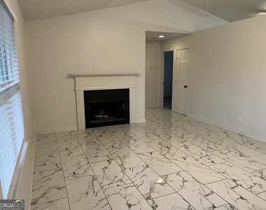 507 Lakeshore Drive - Photo Thumbnail 2