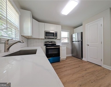 1377 Pine Avenue - Photo Thumbnail 6
