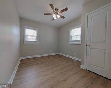1377 Pine Avenue - Photo Thumbnail 15