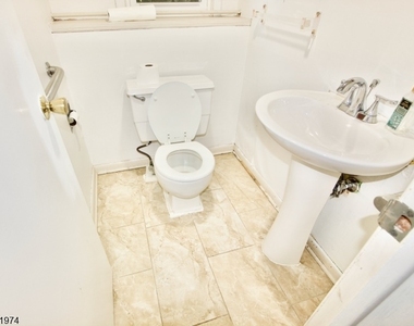 1425 Boynton Ave - Photo Thumbnail 7