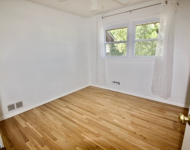 1425 Boynton Ave - Photo Thumbnail 12