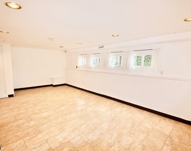 1425 Boynton Ave - Photo Thumbnail 5