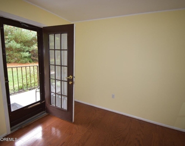 1304 Wellington Place - Photo Thumbnail 11