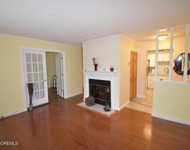 1304 Wellington Place - Photo Thumbnail 2