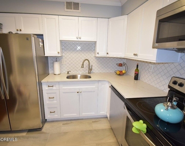 1304 Wellington Place - Photo Thumbnail 8