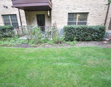 1304 Wellington Place - Photo Thumbnail 16