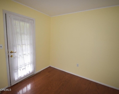 1304 Wellington Place - Photo Thumbnail 10