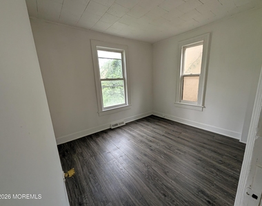 121 Kossuth Street - Photo Thumbnail 10
