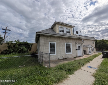 121 Kossuth Street - Photo Thumbnail 1