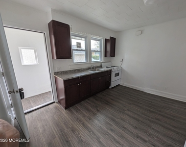 121 Kossuth Street - Photo Thumbnail 4