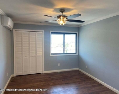 330 Shore Drive - Photo Thumbnail 3