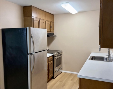 840 E Inverness Court - Photo Thumbnail 8