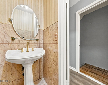 276 Longwood Drive - Photo Thumbnail 10