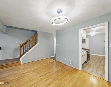 276 Longwood Drive - Photo Thumbnail 8