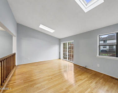 276 Longwood Drive - Photo Thumbnail 6
