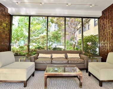 East 49 Street - Photo Thumbnail 9